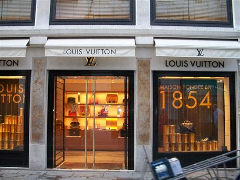 louis vuitton store in italy|louis vuitton italian website.